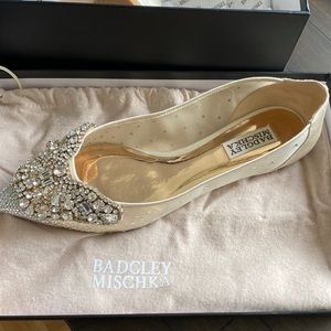 Badgley Mischka Quinn Flat ivory size 8 worn once as a second wedding shoe